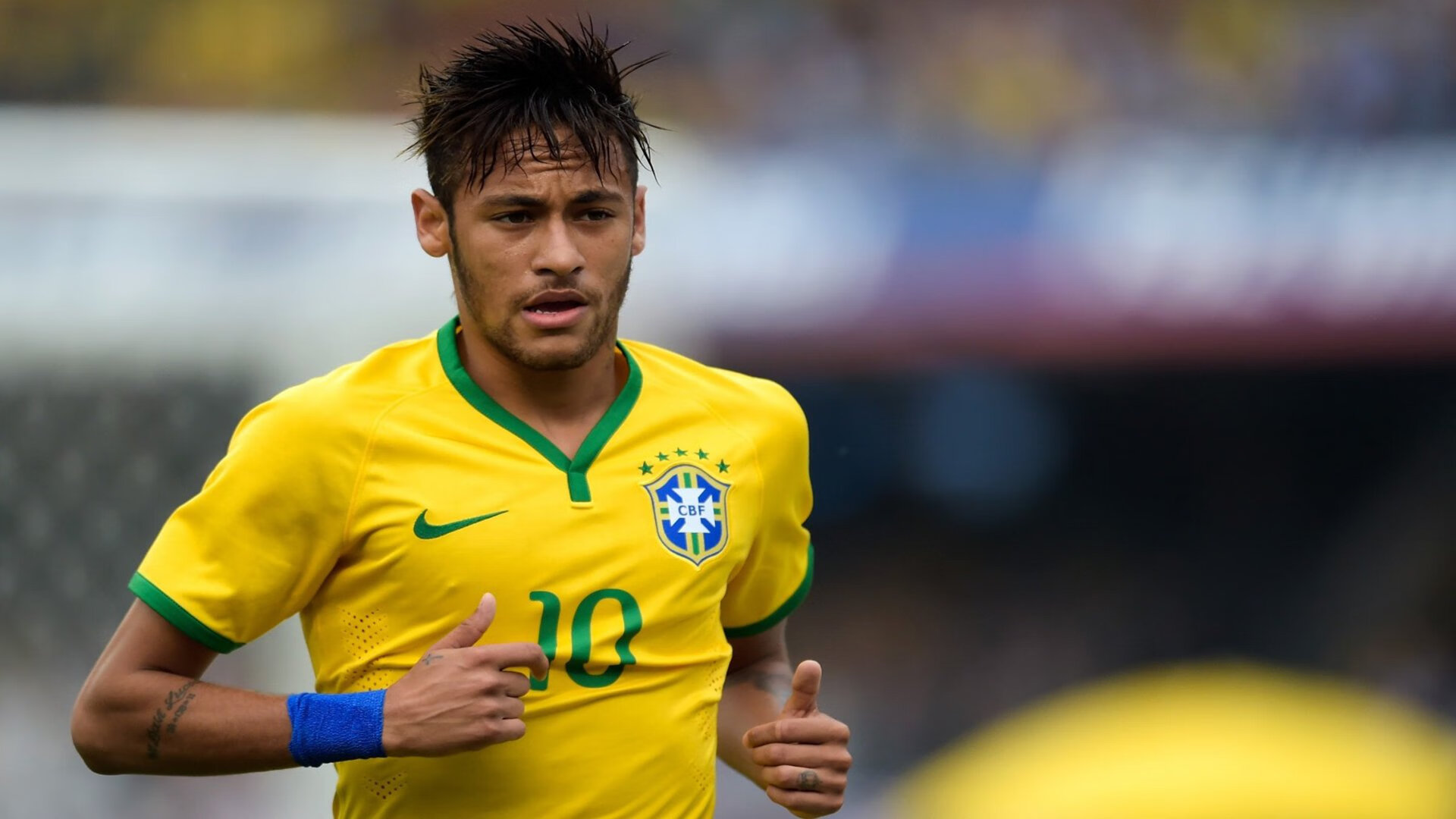 “英超榜首大战火爆上演，两强鏖战不分胜负”，英超争4